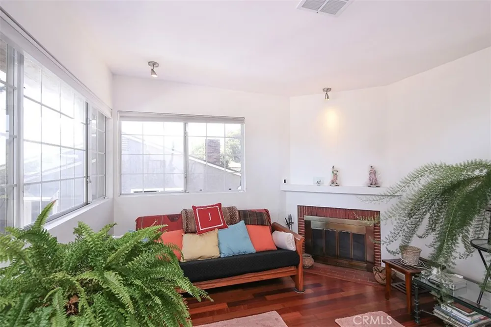 3953 Santa Carlotta La Crescenta, CA 91214