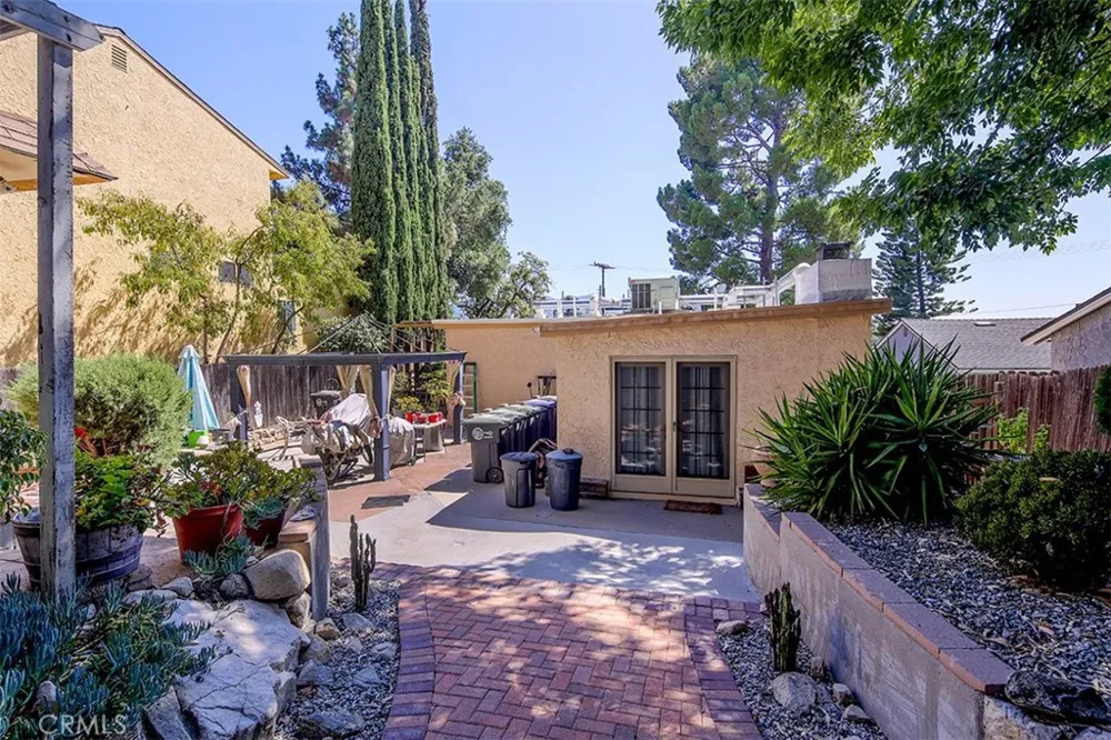 3953 Santa Carlotta La Crescenta, CA 91214