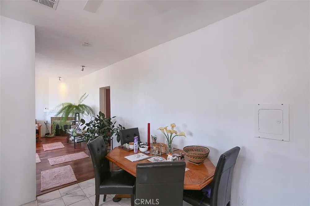 3953 Santa Carlotta La Crescenta, CA 91214
