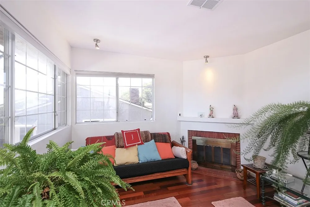 3953 Santa Carlotta La Crescenta, CA 91214