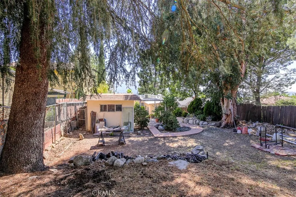 3953 Santa Carlotta La Crescenta, CA 91214