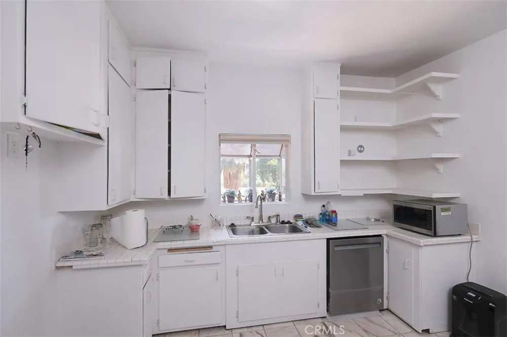 3953 Santa Carlotta La Crescenta, CA 91214