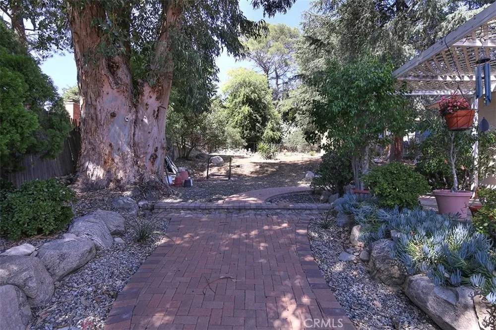 3953 Santa Carlotta La Crescenta, CA 91214