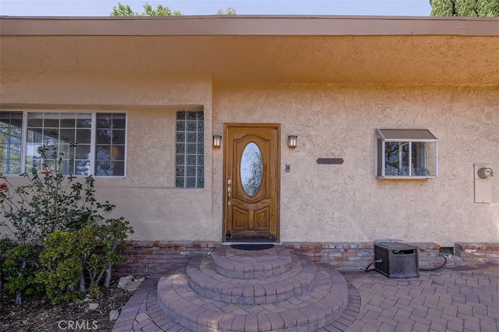 3953 Santa Carlotta La Crescenta, CA 91214