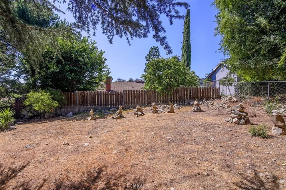 3953 Santa Carlotta La Crescenta, CA 91214