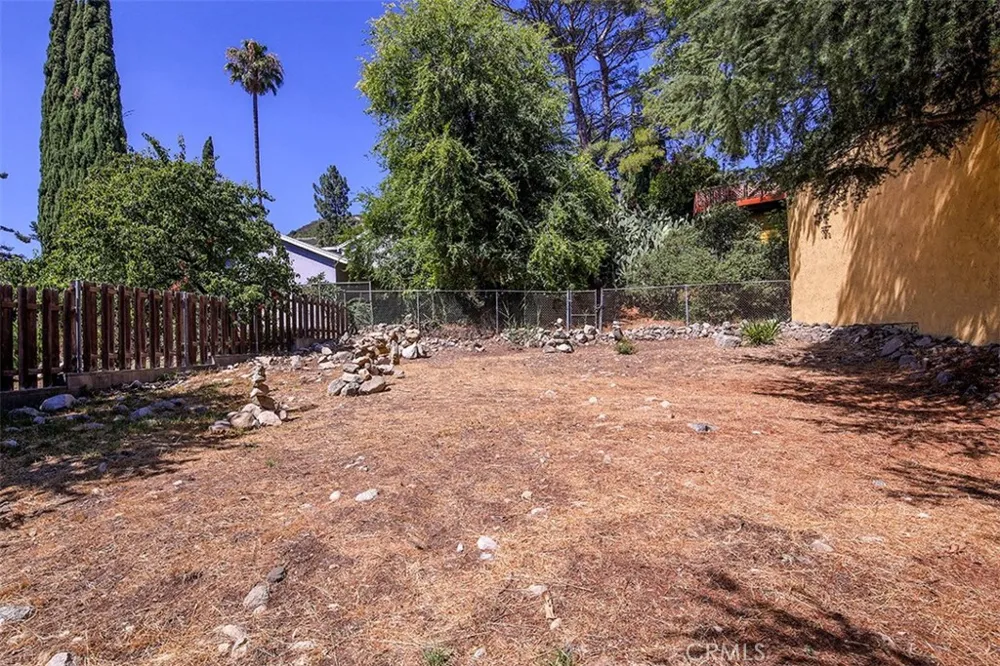 3953 Santa Carlotta La Crescenta, CA 91214
