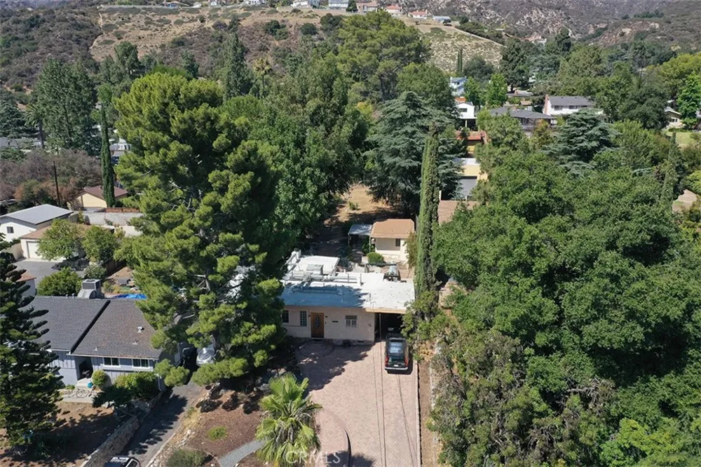 3953 Santa Carlotta La Crescenta, CA 91214