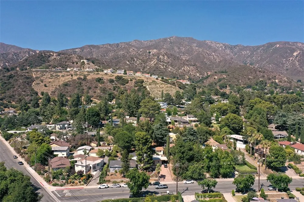 3953 Santa Carlotta La Crescenta, CA 91214