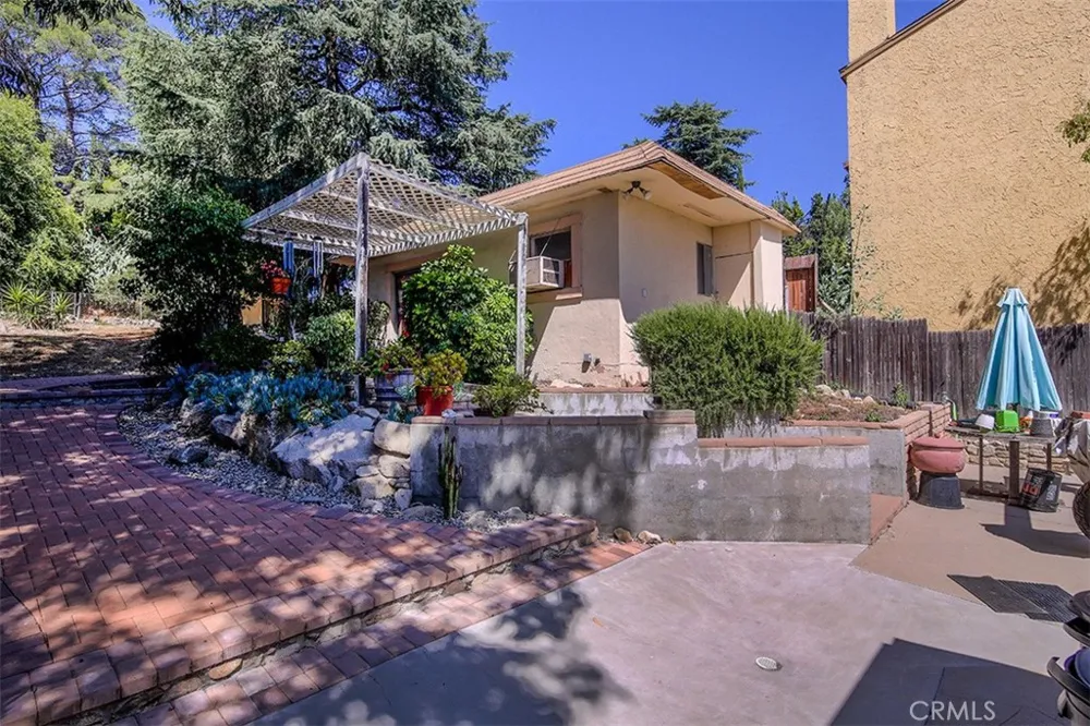 3953 Santa Carlotta La Crescenta, CA 91214