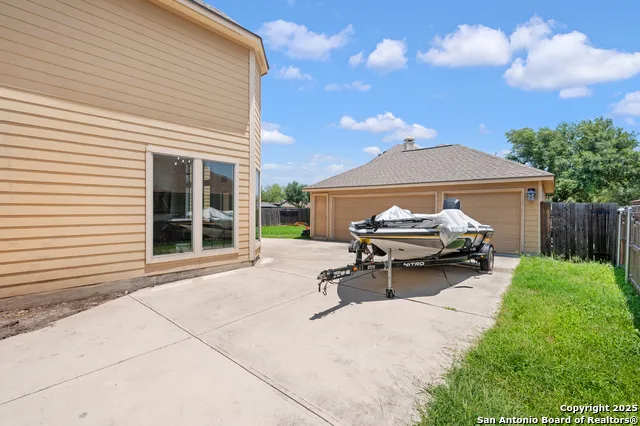 3027 Hidden Meadow Seguin, TX 78155
