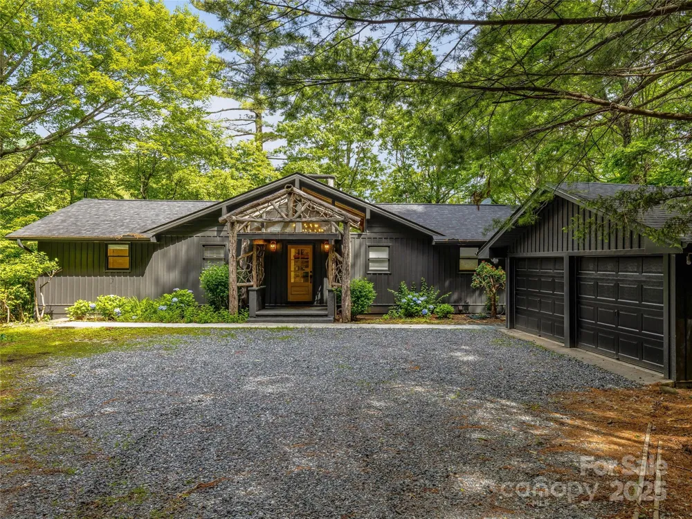 412 Cherokee Trace Lake Toxaway, NC 28747