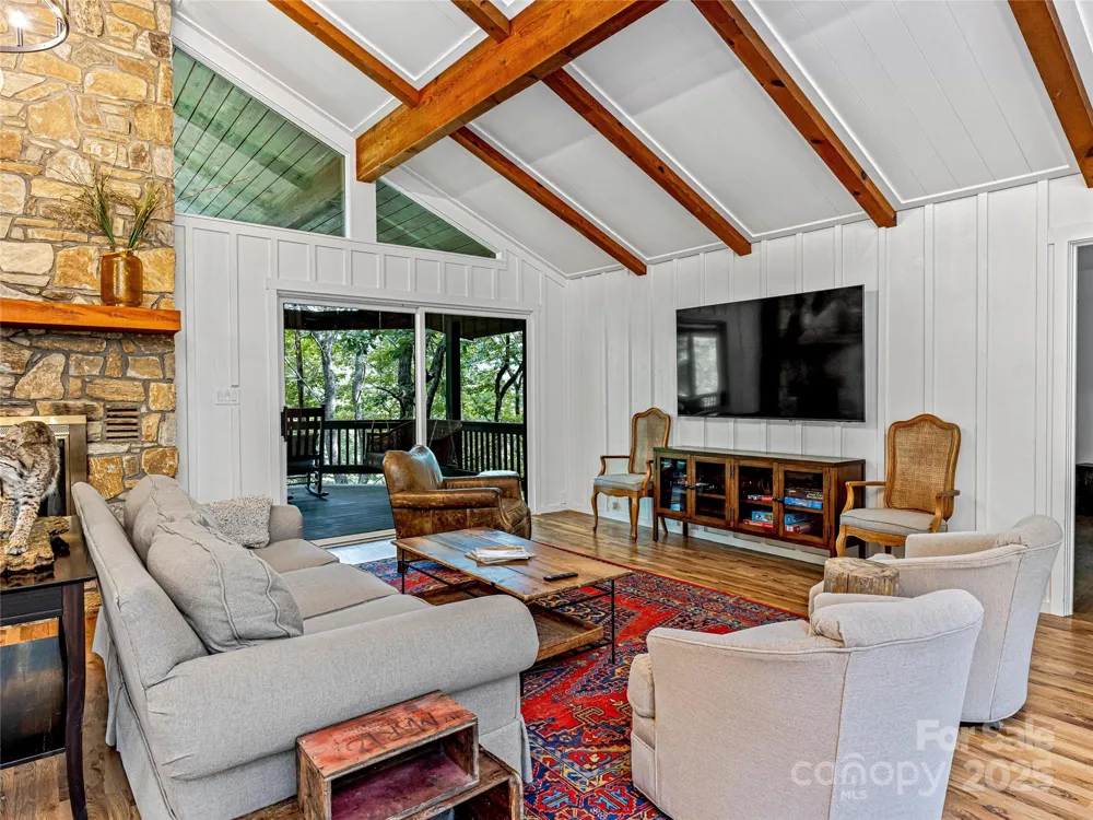 412 Cherokee Trace Lake Toxaway, NC 28747