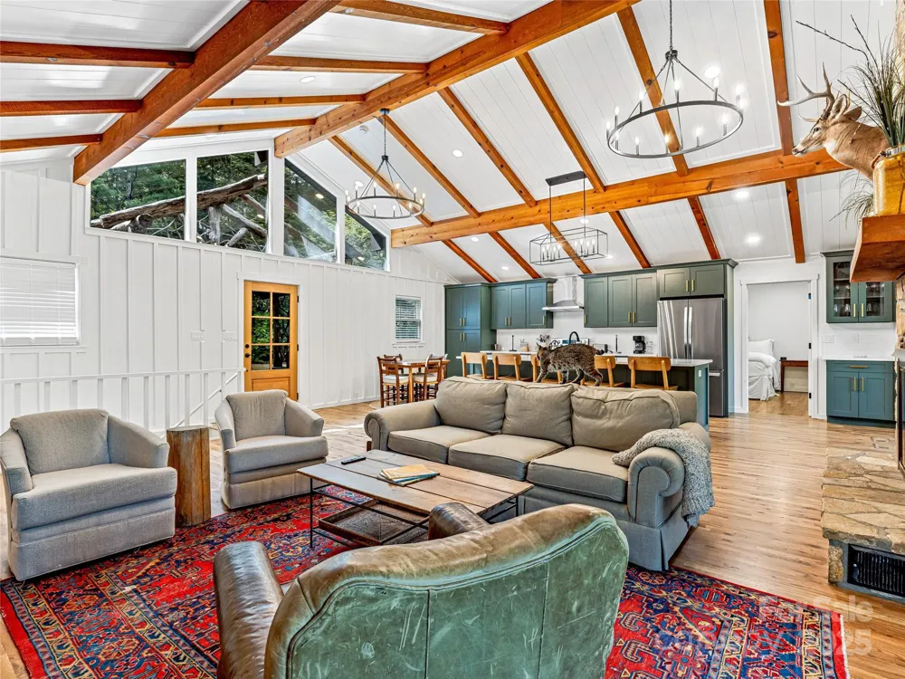 412 Cherokee Trace Lake Toxaway, NC 28747