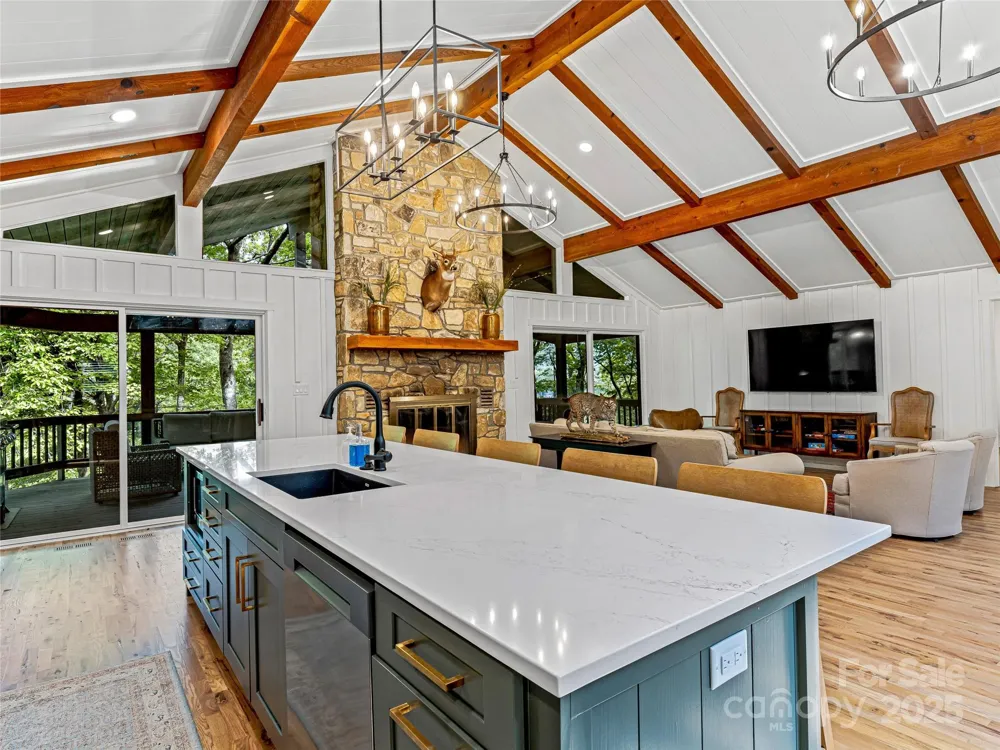 412 Cherokee Trace Lake Toxaway, NC 28747