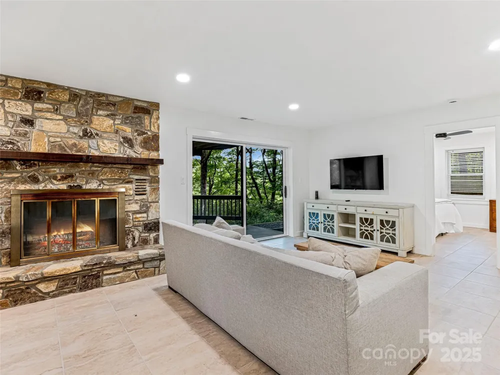 412 Cherokee Trace Lake Toxaway, NC 28747