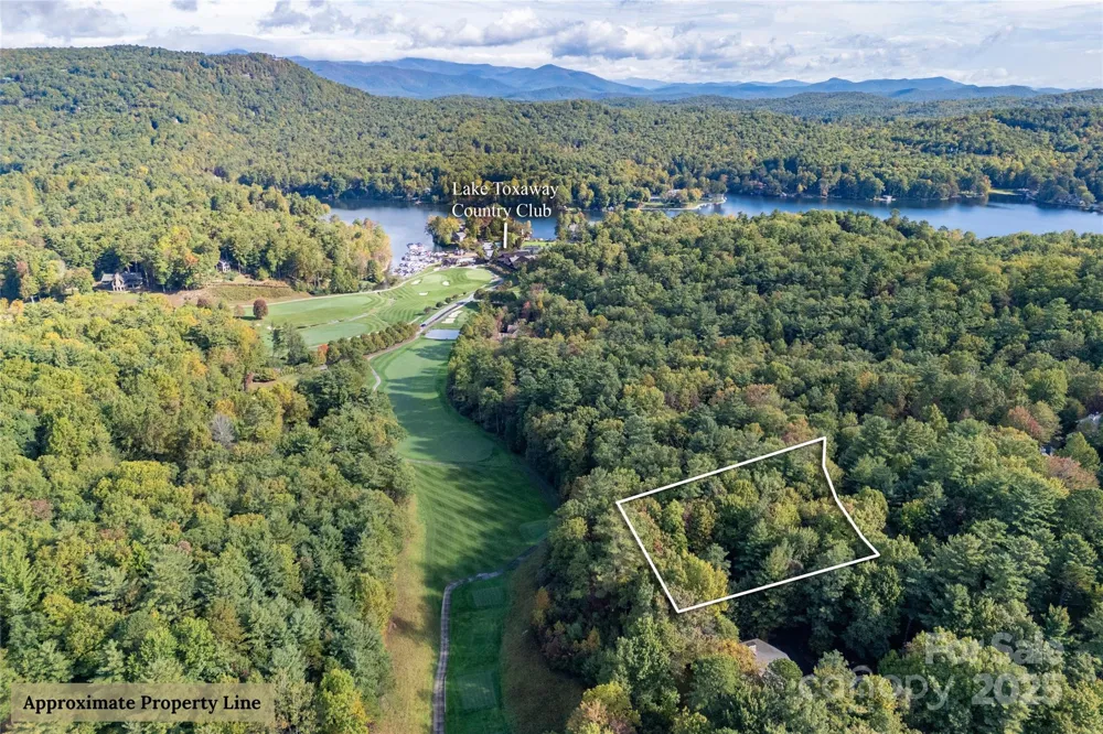 412 Cherokee Trace Lake Toxaway, NC 28747