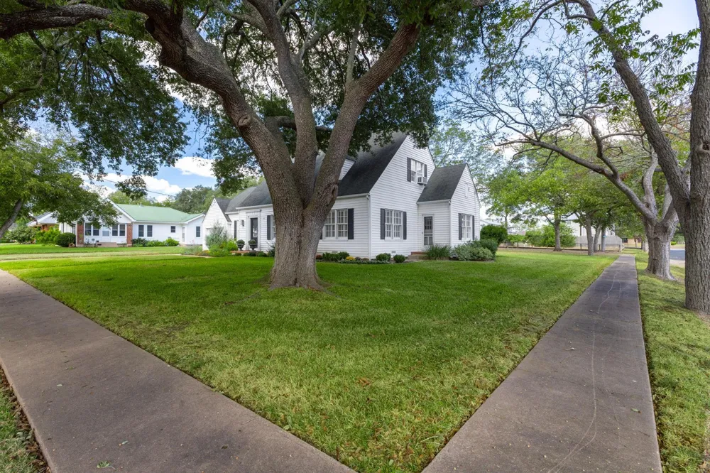 901 Anderson Street Schulenburg, TX 78956