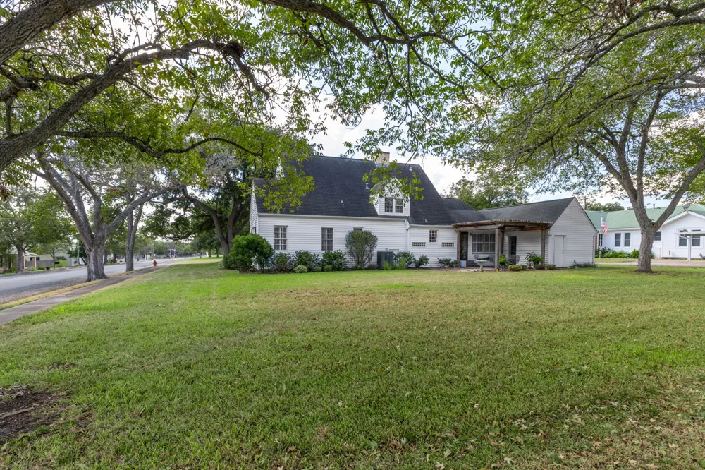 901 Anderson Street Schulenburg, TX 78956