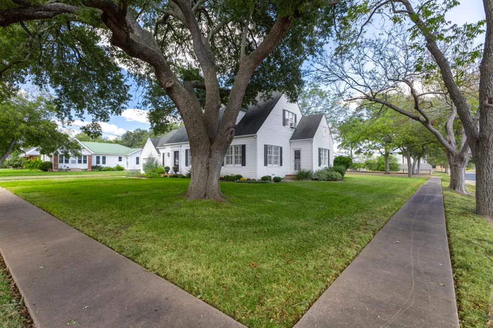 901 Anderson Street Schulenburg, TX 78956