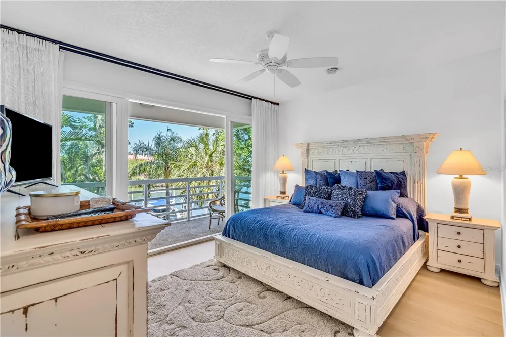 615 DREAM ISLAND PLACE #201 Longboat Key, FL 34228