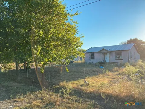 404 Whispering Oaks Loop