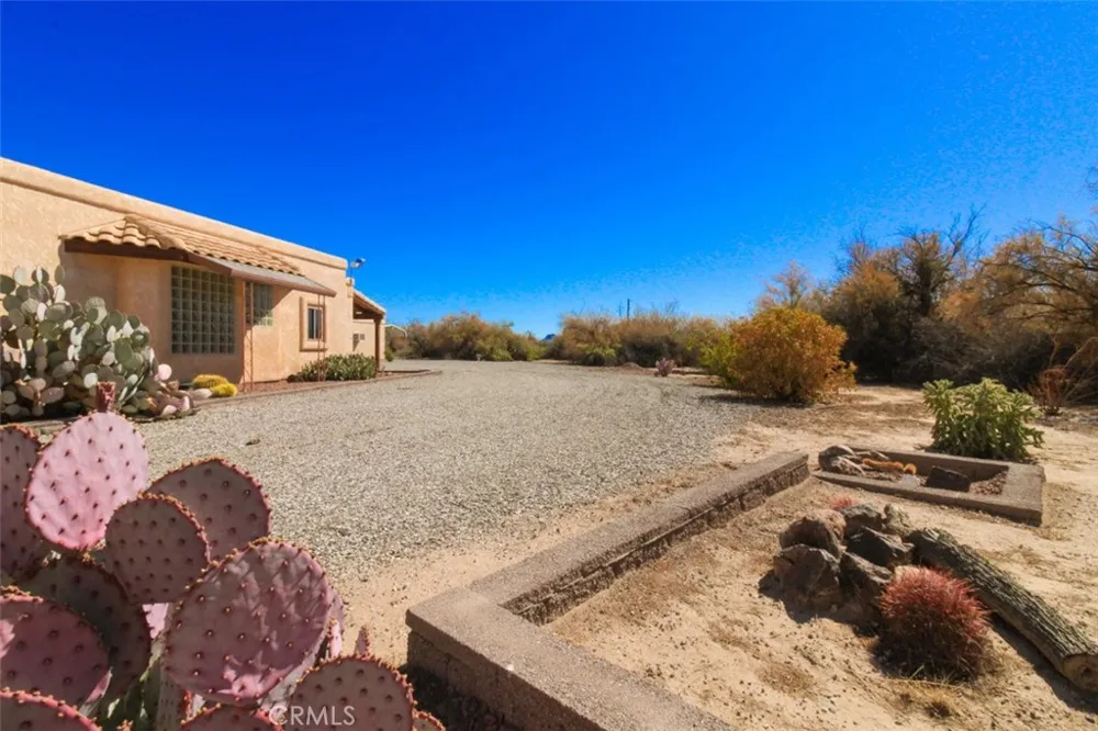 6509 Salulu Big River, CA 92242