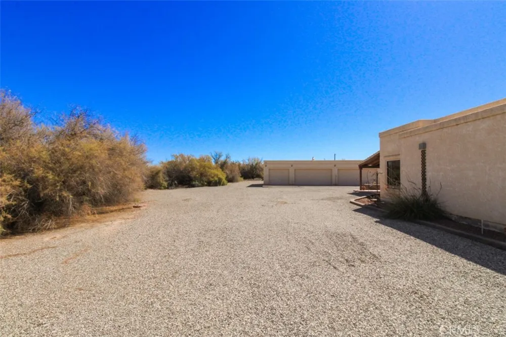 6509 Salulu Big River, CA 92242