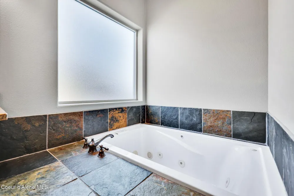 12 Troudt Court Priest River, ID 83856