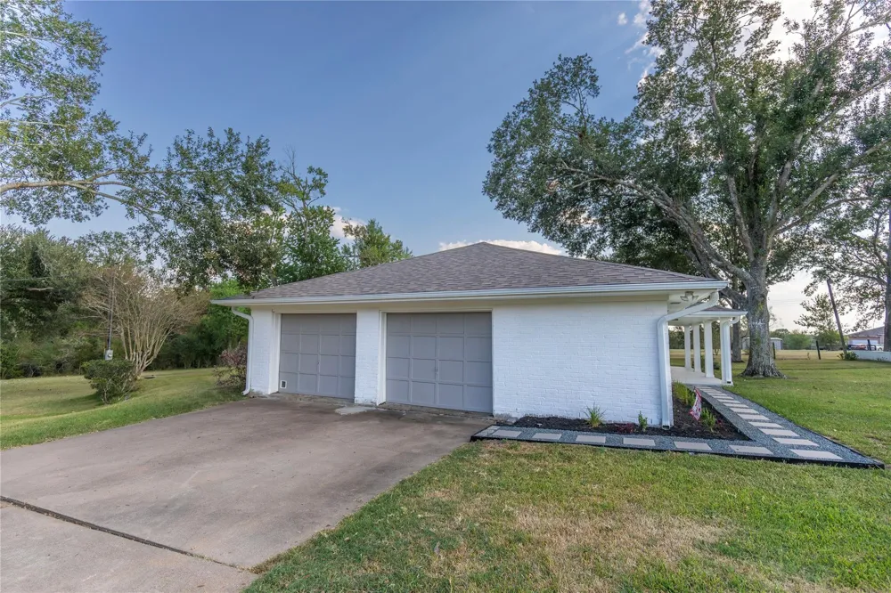 145 Camilla Circle Bellville, TX 77418