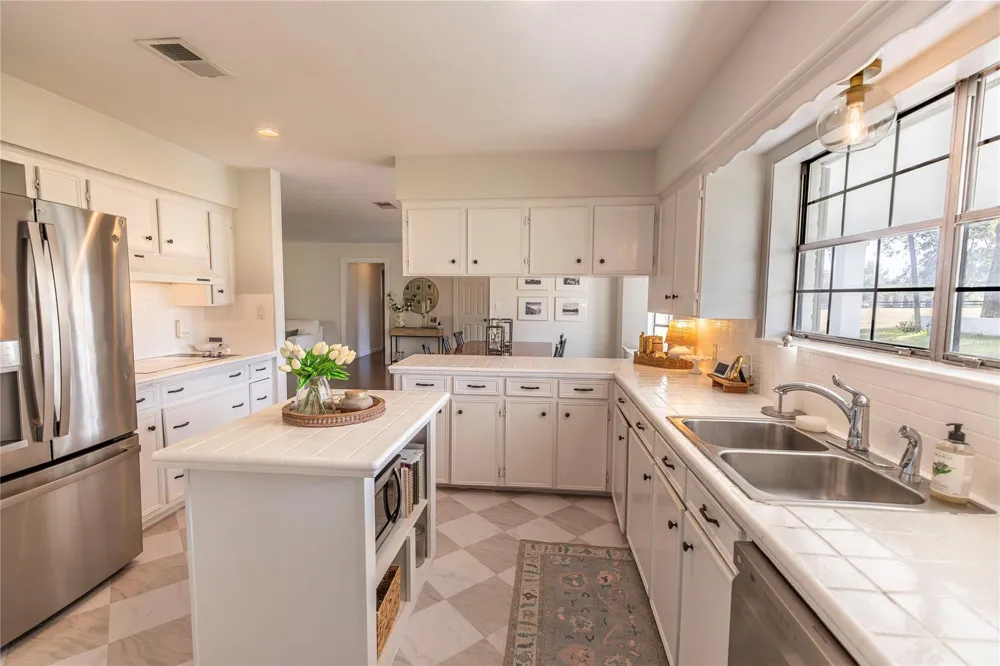 145 Camilla Circle Bellville, TX 77418
