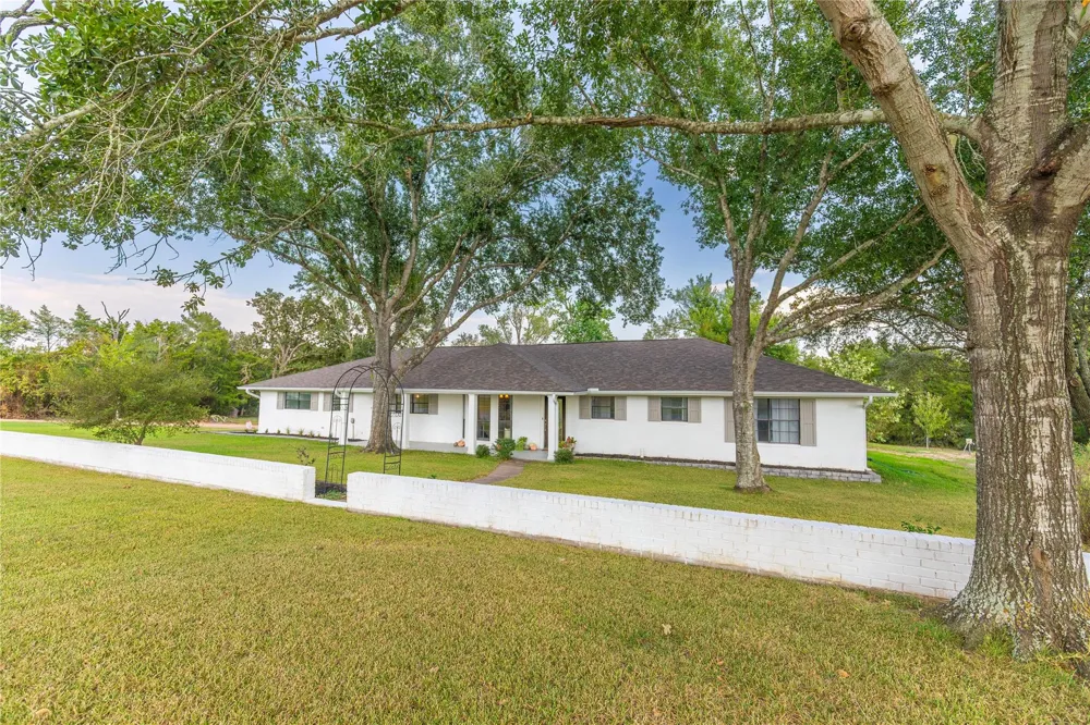 145 Camilla Circle Bellville, TX 77418