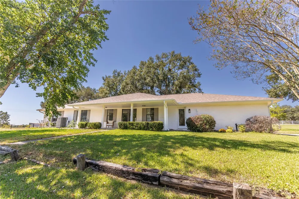 145 Camilla Circle Bellville, TX 77418