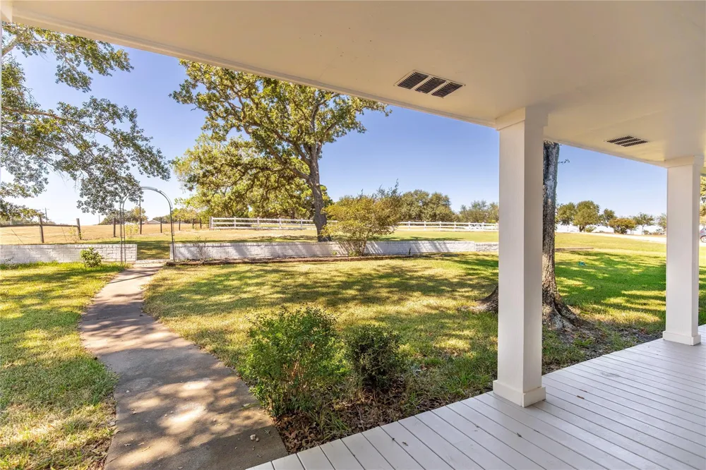 145 Camilla Circle Bellville, TX 77418