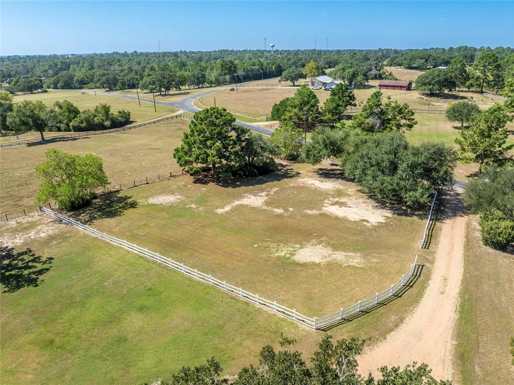145 Camilla Circle Bellville, TX 77418