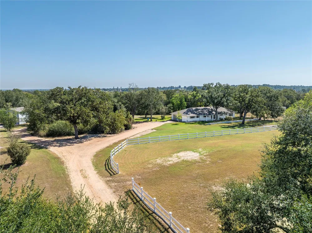 145 Camilla Circle Bellville, TX 77418