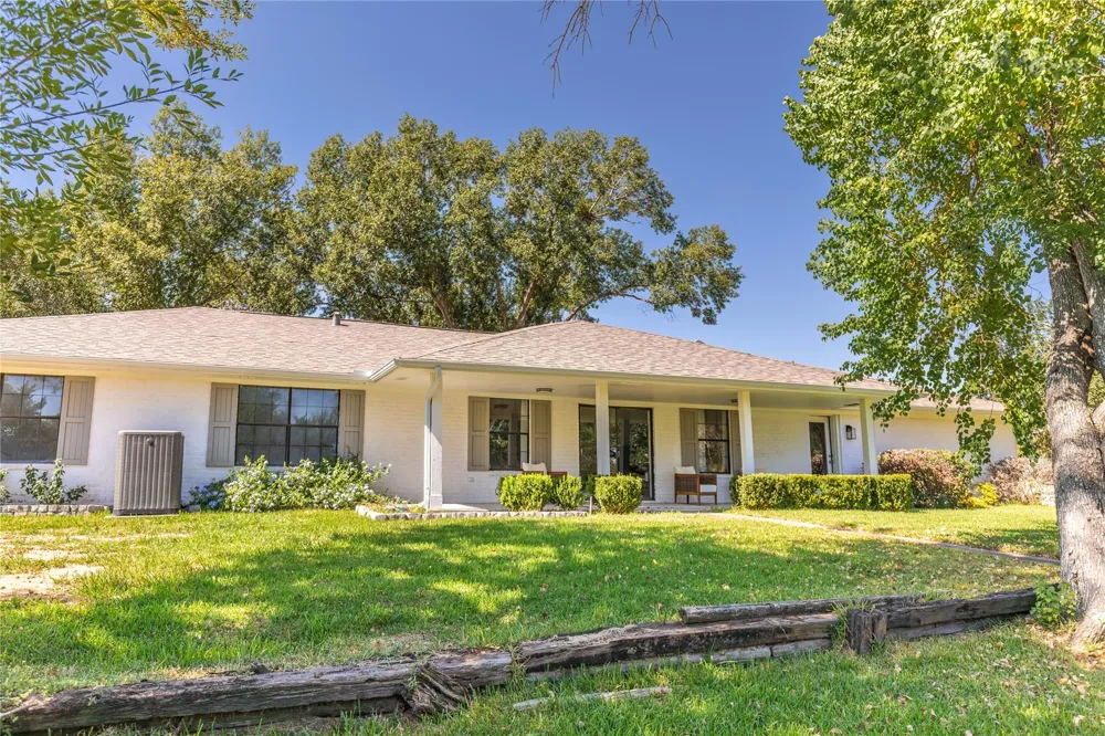 145 Camilla Circle Bellville, TX 77418