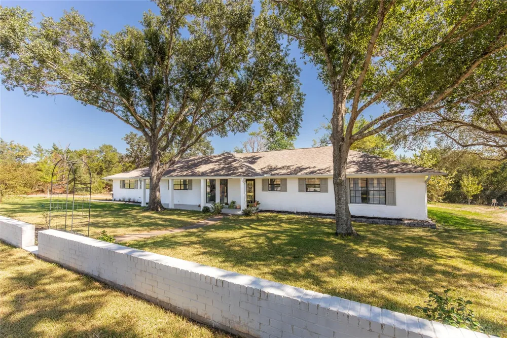 145 Camilla Circle Bellville, TX 77418