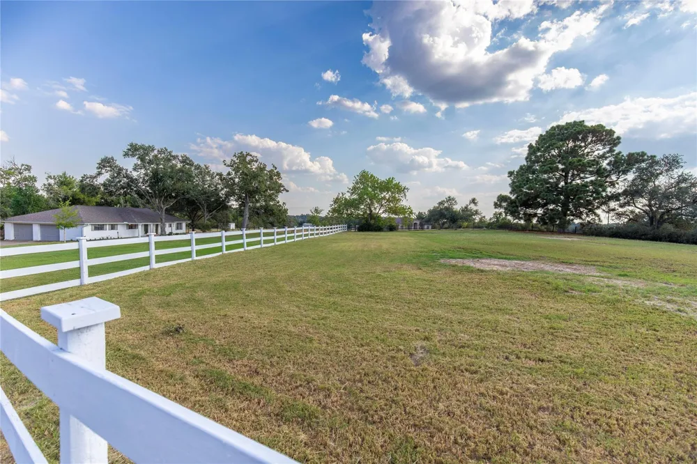 145 Camilla Circle Bellville, TX 77418