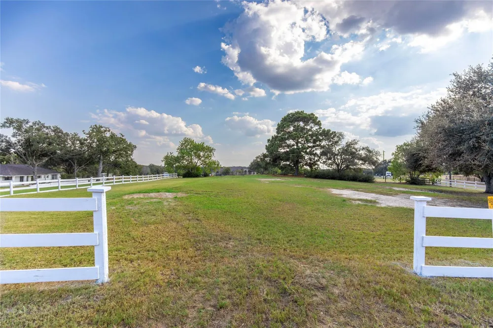 145 Camilla Circle Bellville, TX 77418