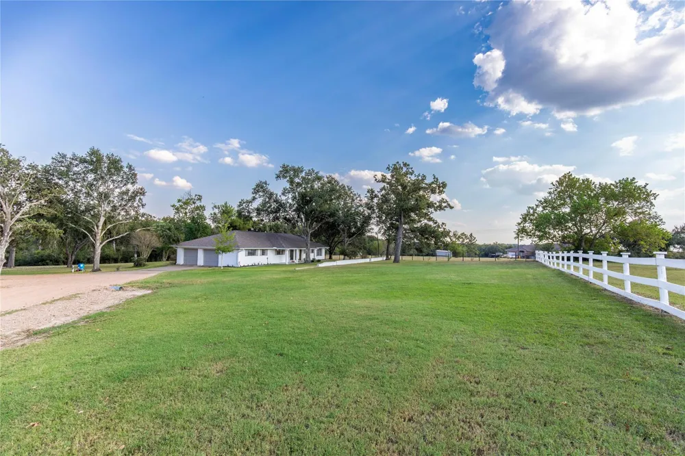 145 Camilla Circle Bellville, TX 77418