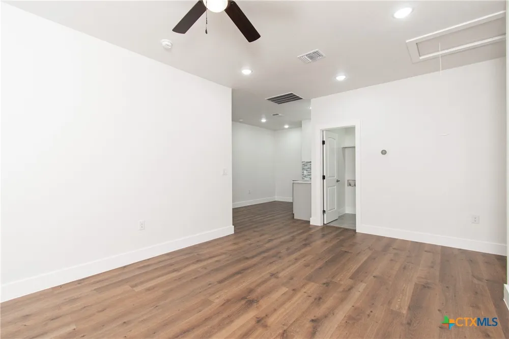 121 Calvin Smith Lane #A & B Jarrell, TX 76537