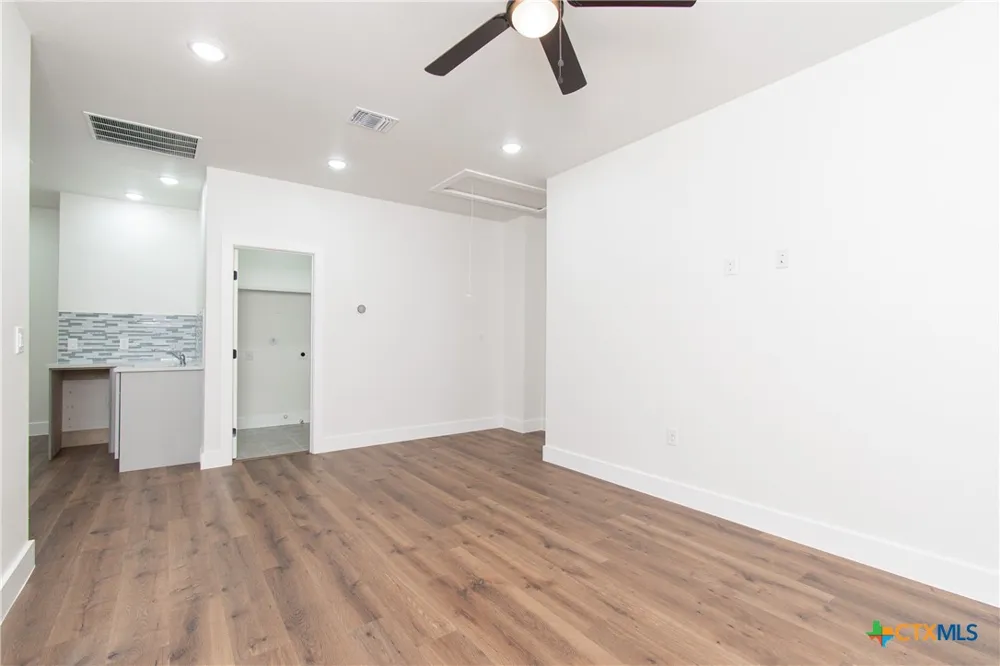 121 Calvin Smith Lane #A & B Jarrell, TX 76537