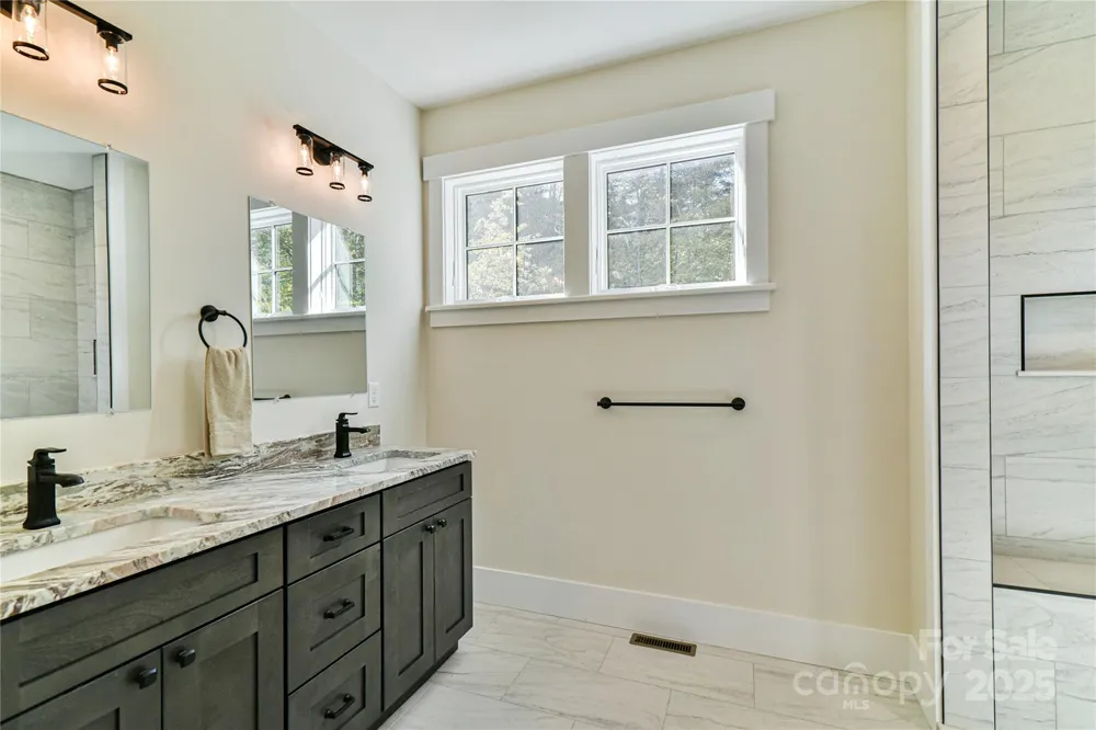48 Crossings Circle Fairview, NC 28730