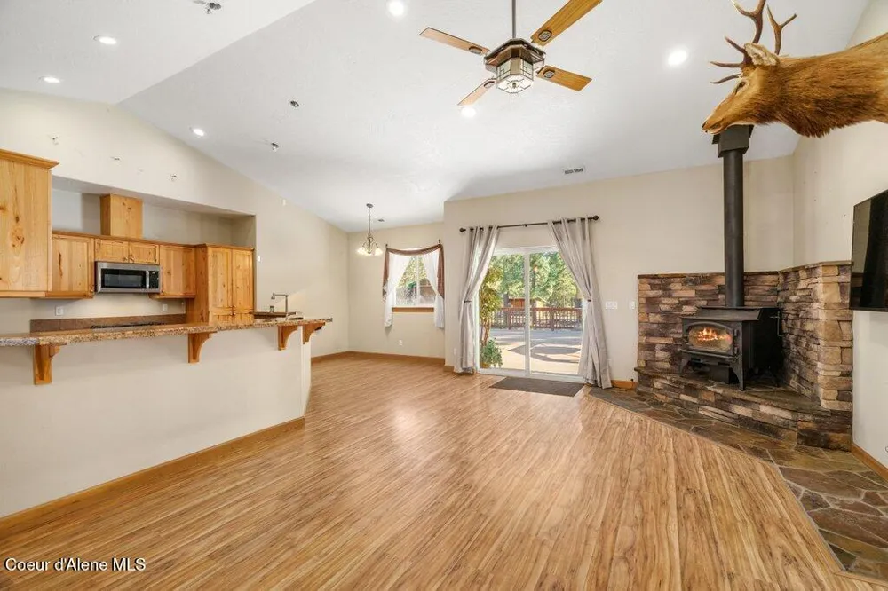 4308 E Rosemont Drive Athol, ID 83801