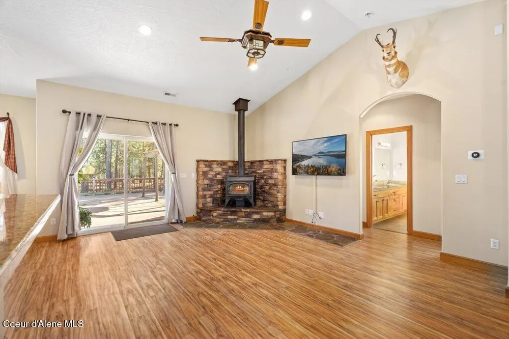 4308 E Rosemont Drive Athol, ID 83801