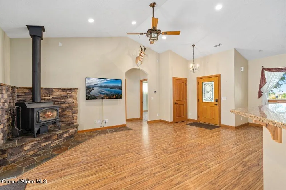 4308 E Rosemont Drive Athol, ID 83801