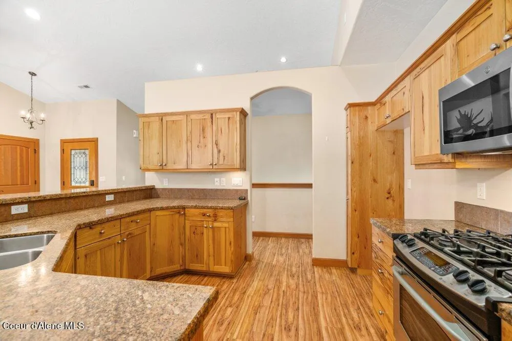 4308 E Rosemont Drive Athol, ID 83801