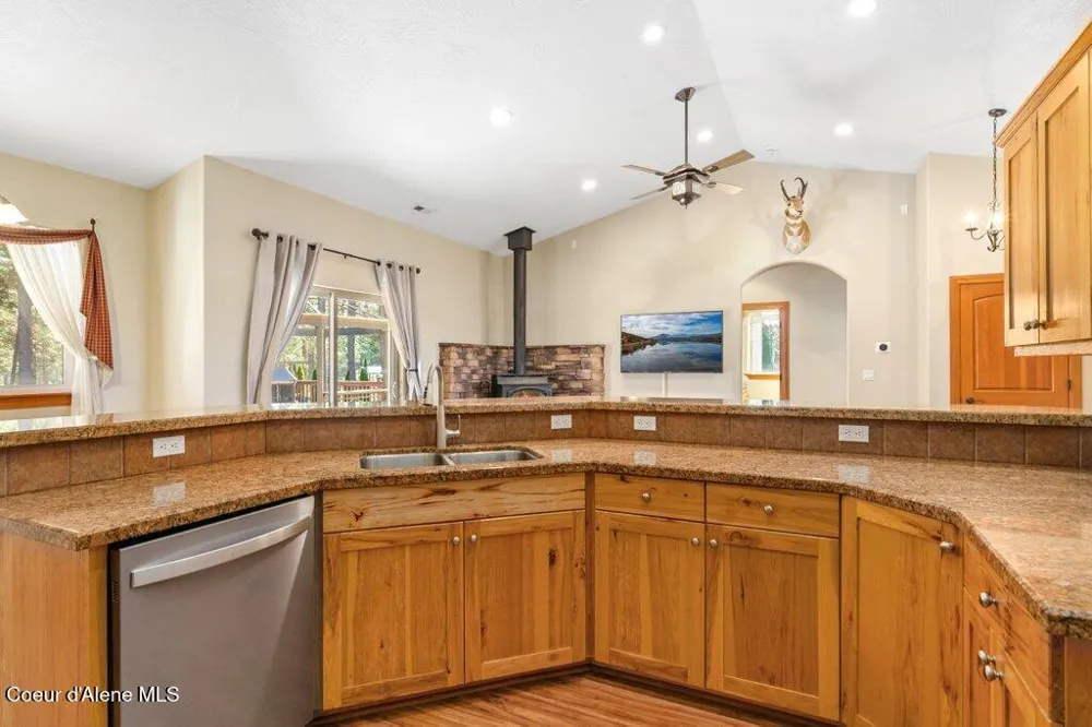 4308 E Rosemont Drive Athol, ID 83801