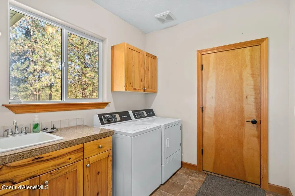 4308 E Rosemont Drive Athol, ID 83801