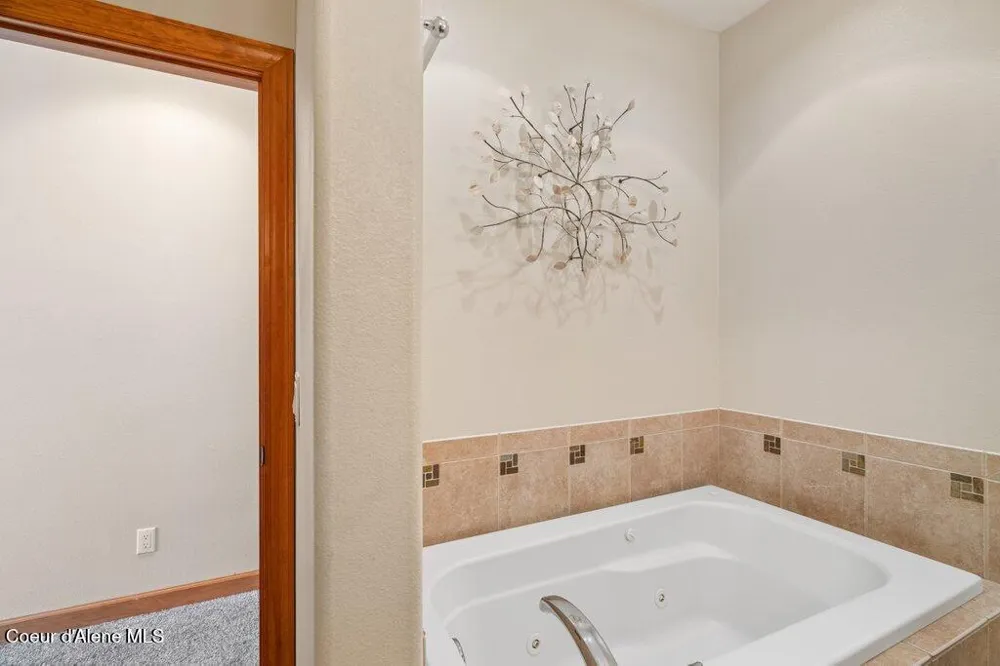 4308 E Rosemont Drive Athol, ID 83801